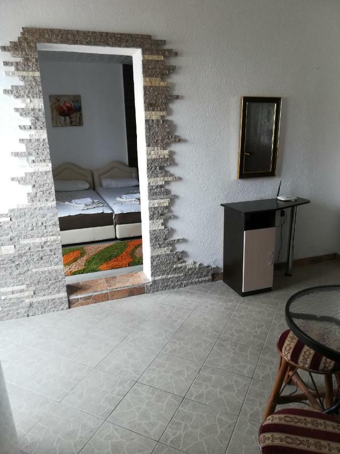 Rooms And Apartments Milana Bar Ngoại thất bức ảnh